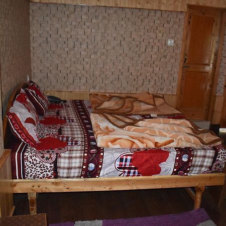 White House Kasol Bagian luar foto