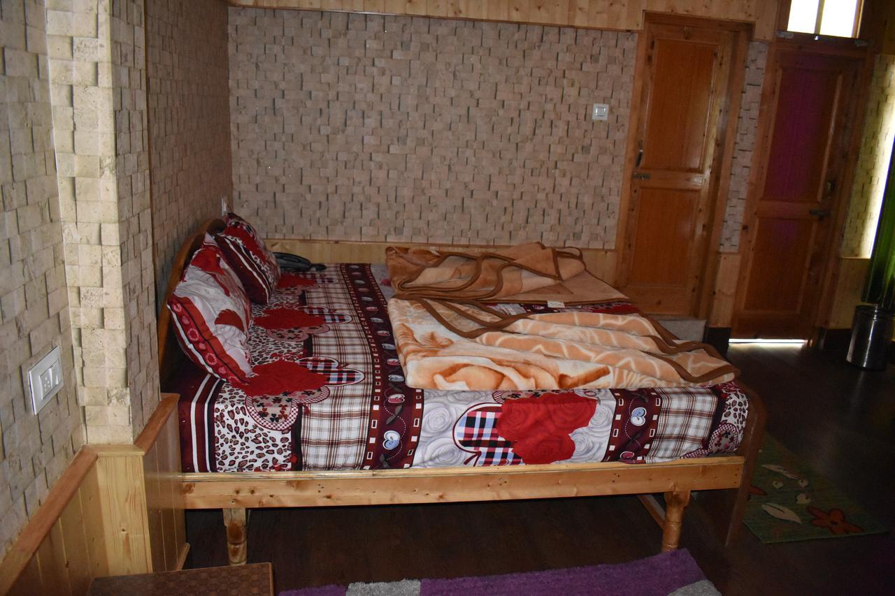 White House Kasol Bagian luar foto