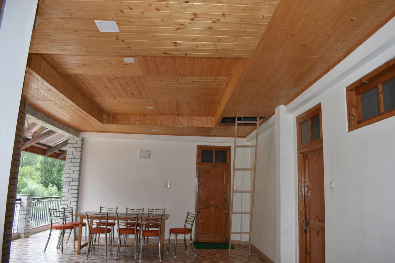 White House Kasol Bagian luar foto